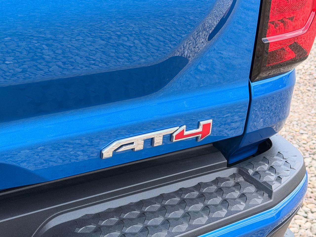GMC Canyon AT4 Crew Cab 4WD 2023