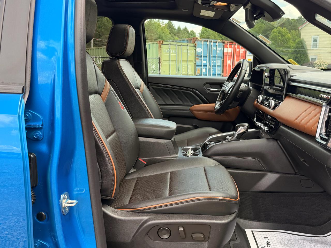 GMC Canyon AT4 Crew Cab 4WD 2023