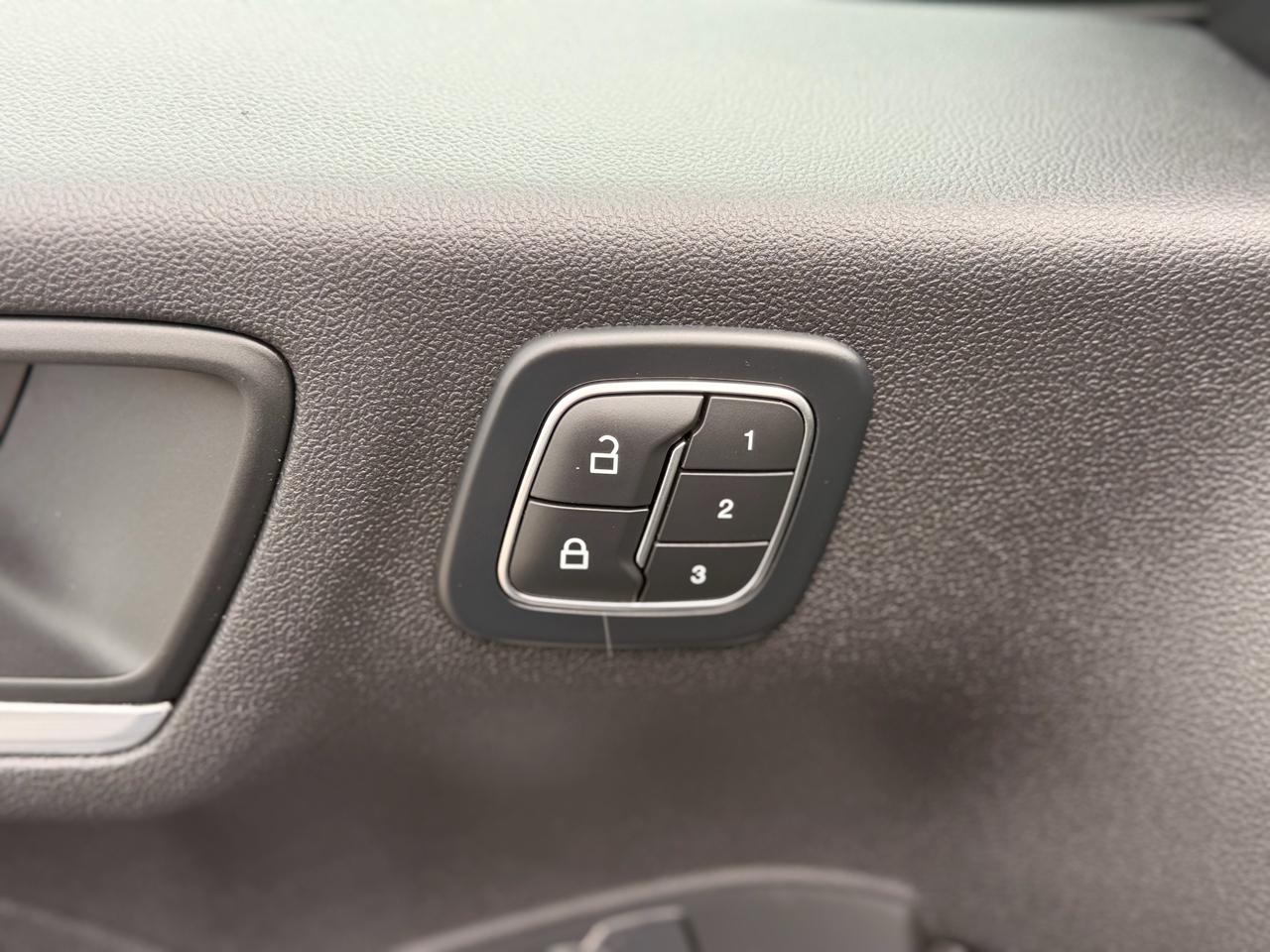 Ford Escape Platinum AWD 2025