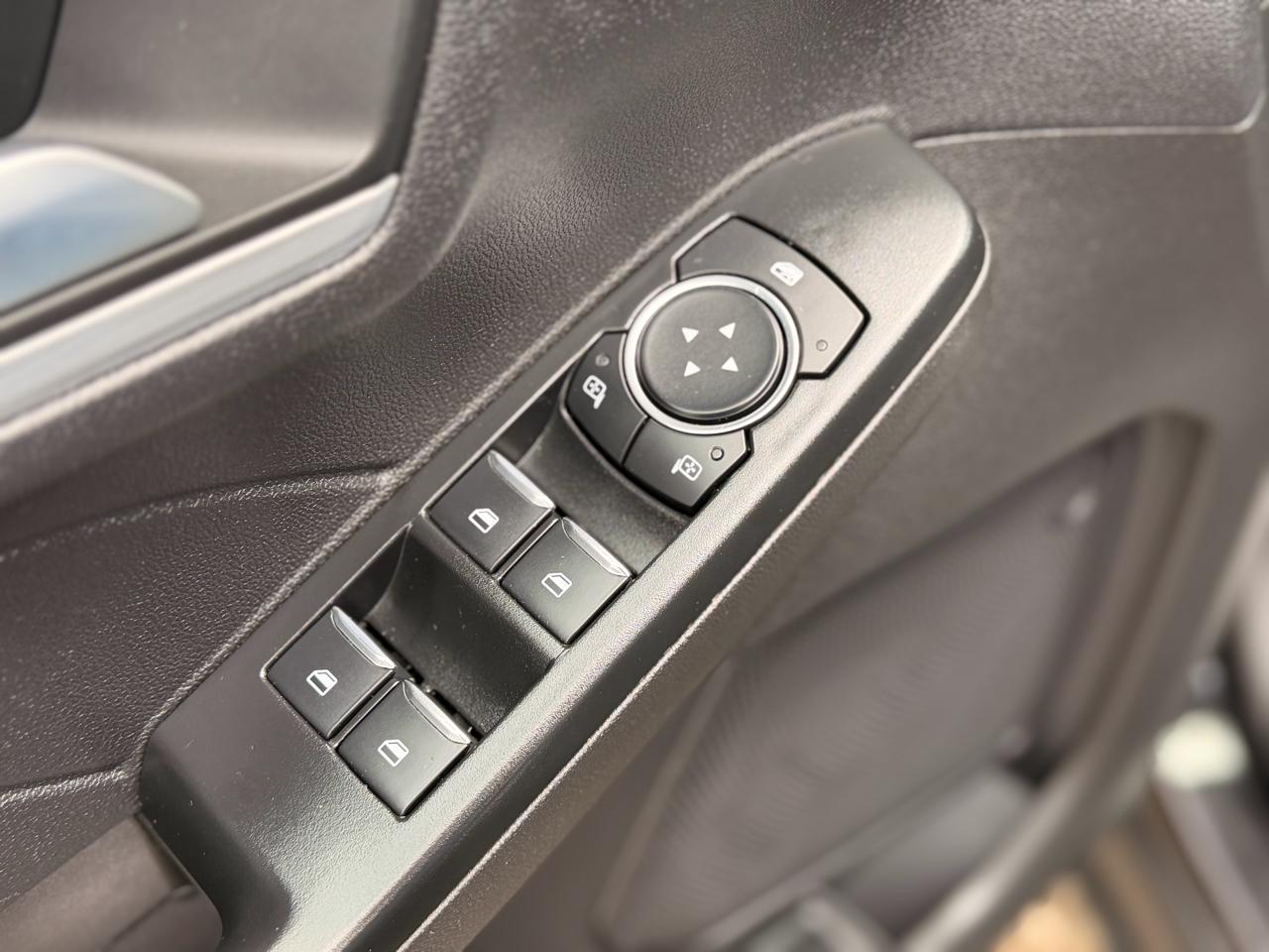 Ford Escape Platinum AWD 2025