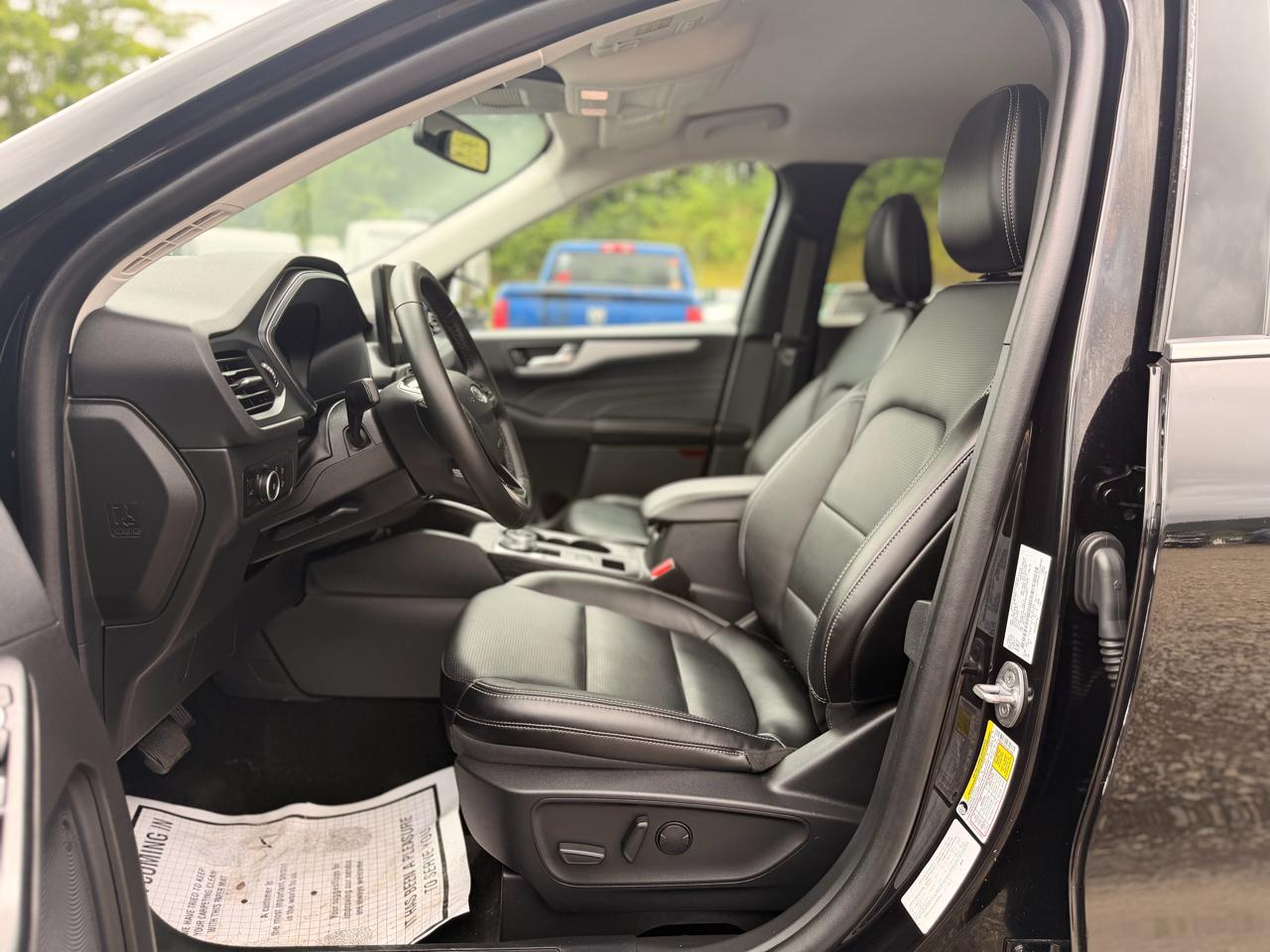 Ford Escape Platinum AWD 2025