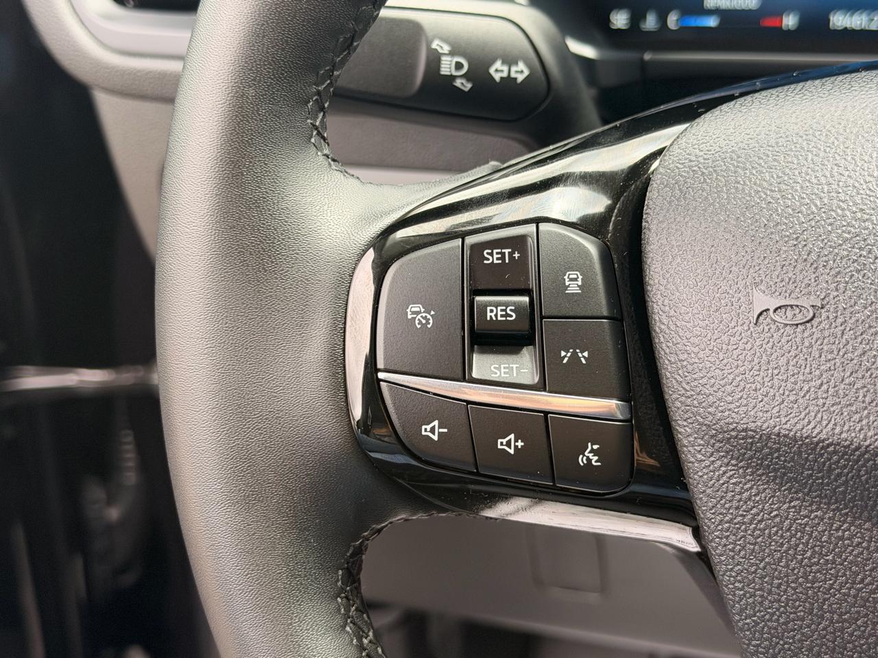 Ford Escape Platinum AWD 2025