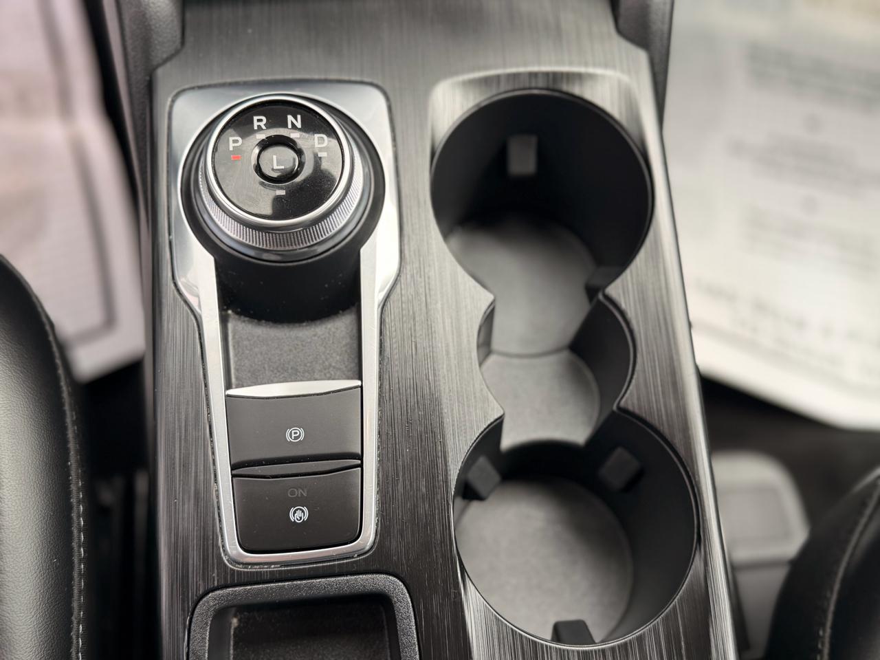 Ford Escape Platinum AWD 2025