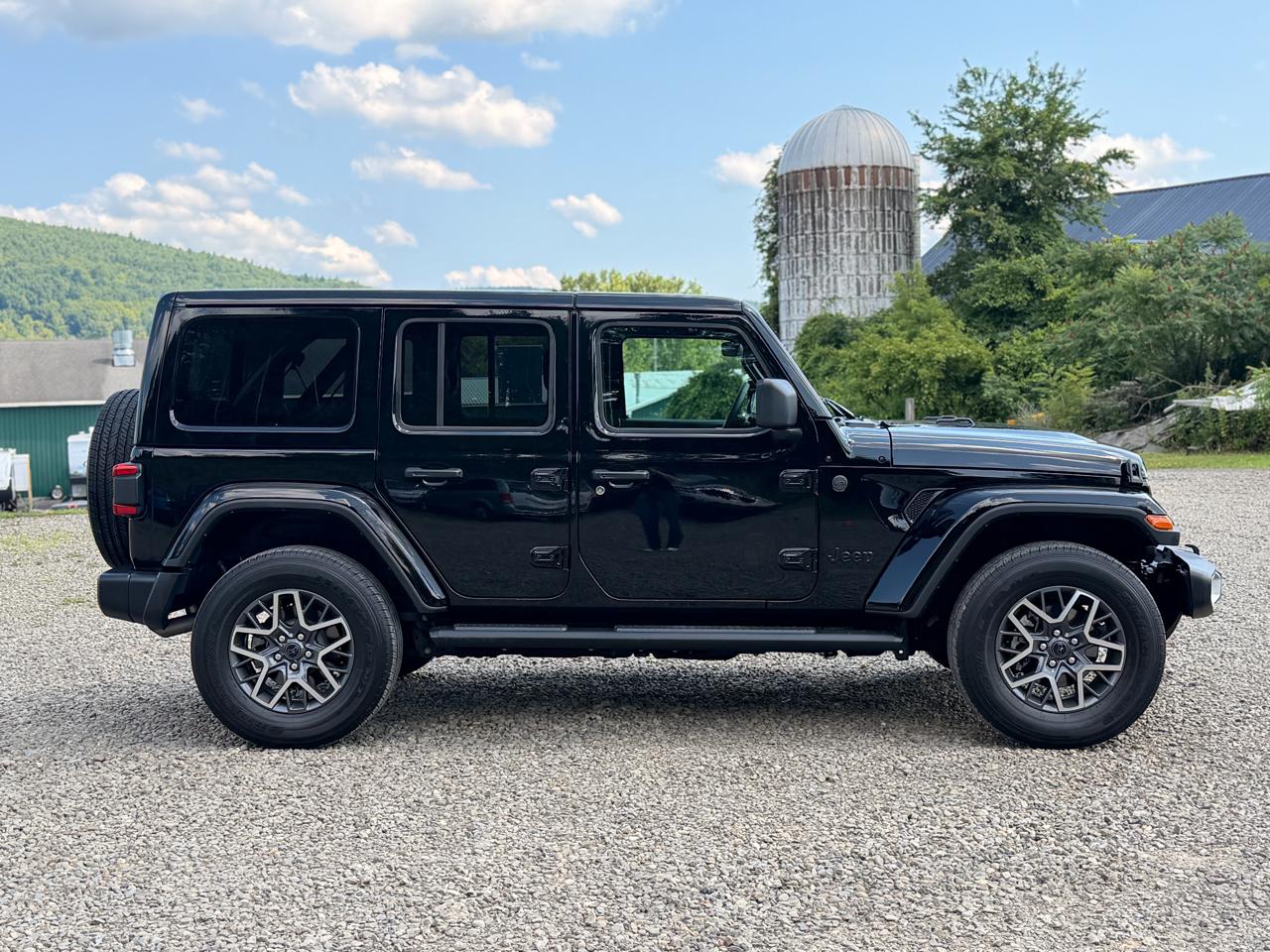 Jeep Wrangler Sahara 2025