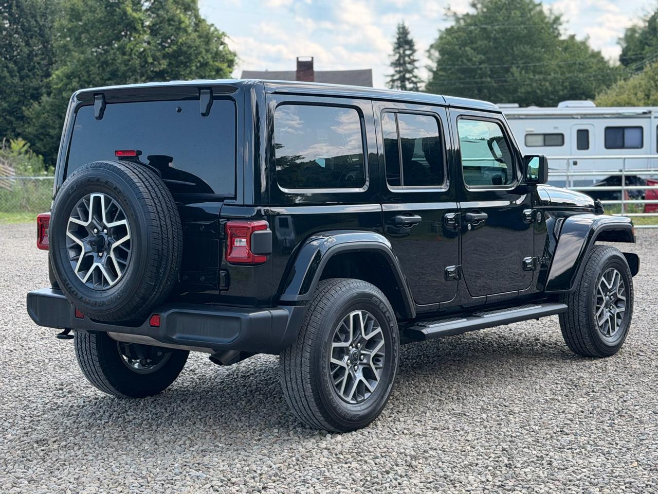 Jeep Wrangler Sahara 2025