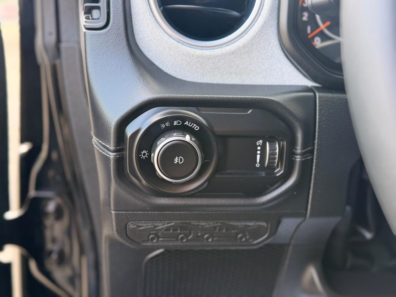 Jeep Wrangler Sahara 2025