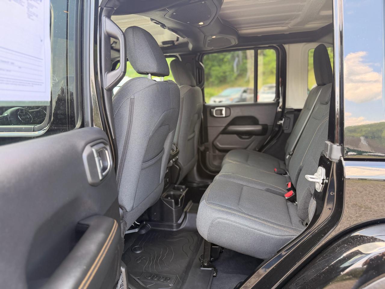 Jeep Wrangler Sahara 2025