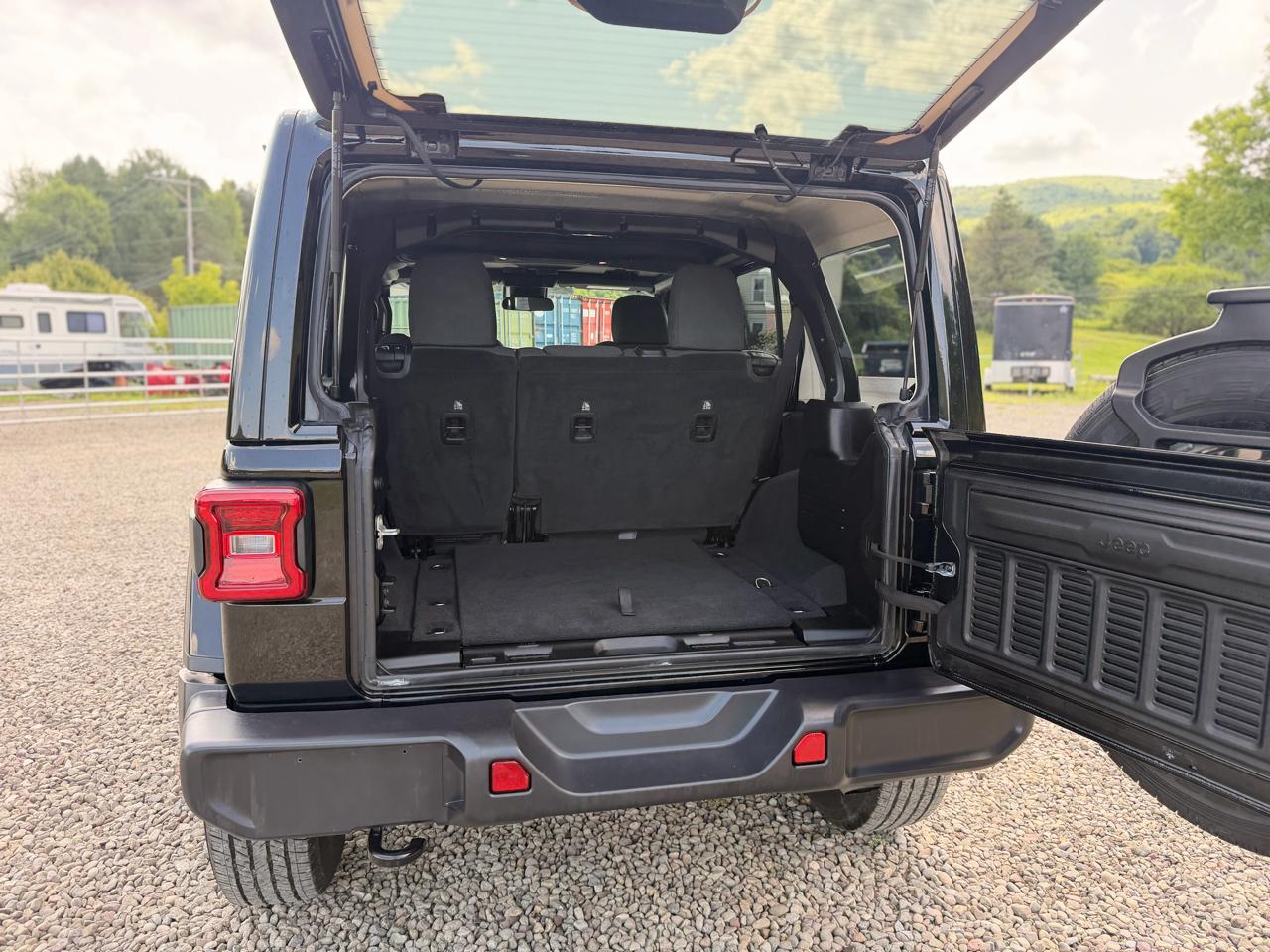 Jeep Wrangler Sahara 2025