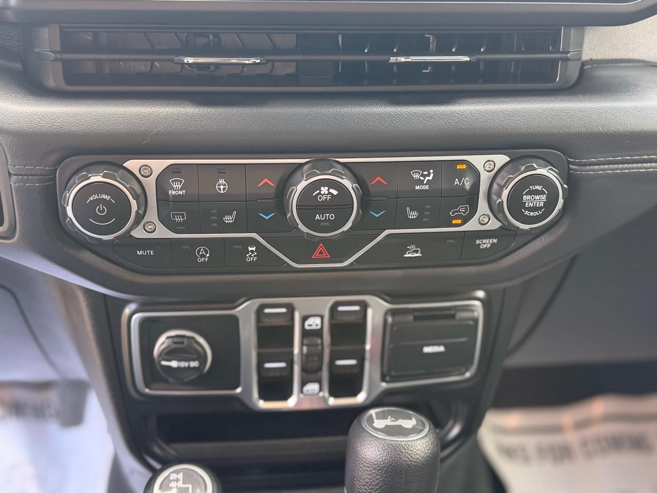 Jeep Wrangler Sahara 2025
