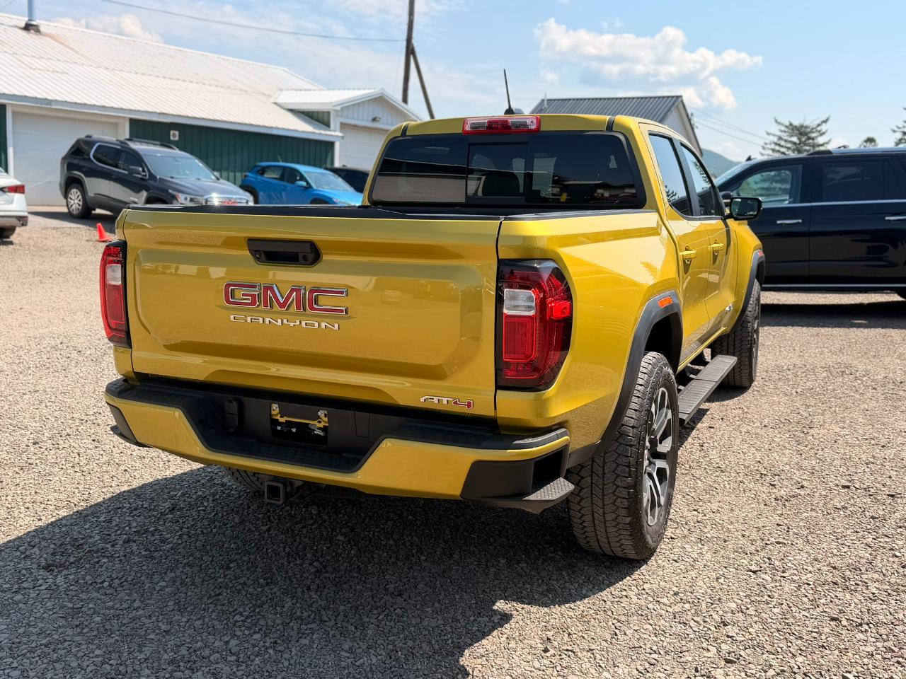 GMC Canyon AT4 Crew Cab 4WD 2023