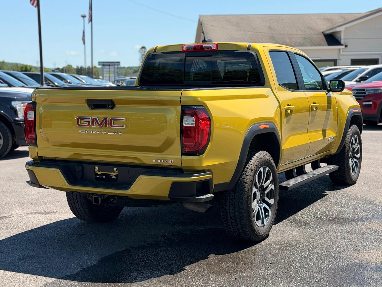 GMC Canyon AT4 Crew Cab 4WD 2023