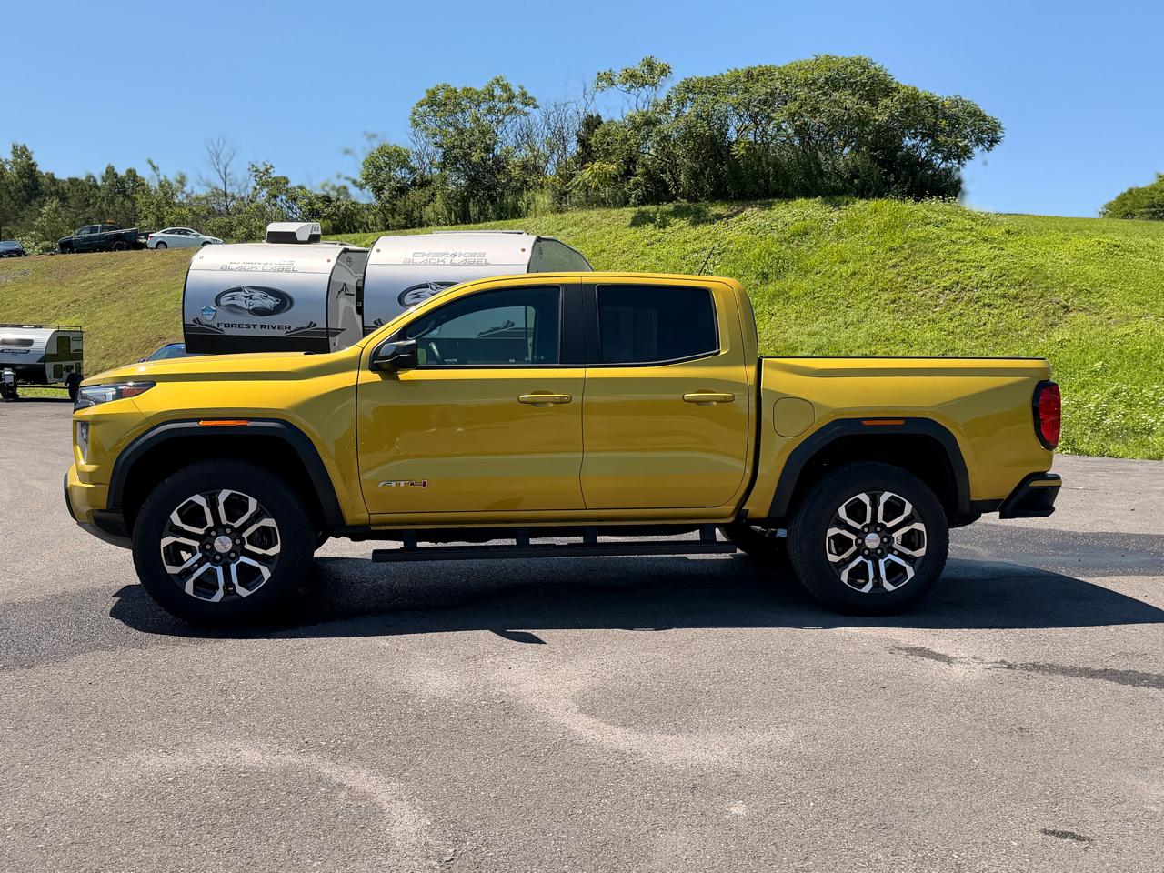 GMC Canyon AT4 Crew Cab 4WD 2023