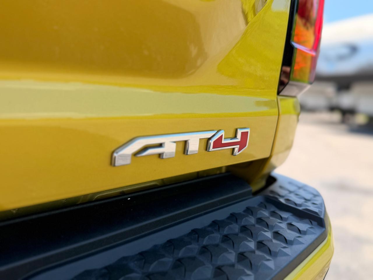 GMC Canyon AT4 Crew Cab 4WD 2023