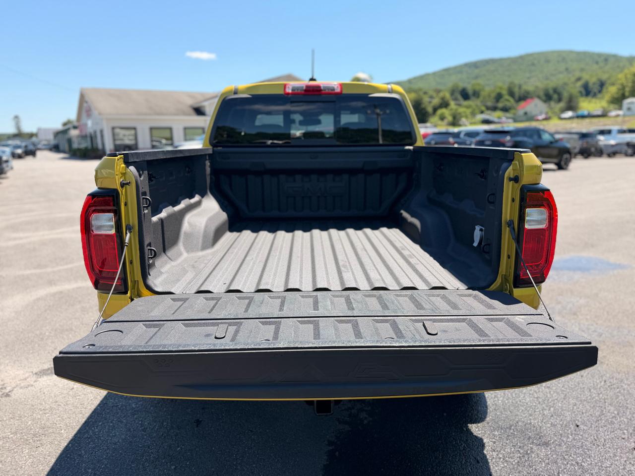 GMC Canyon AT4 Crew Cab 4WD 2023