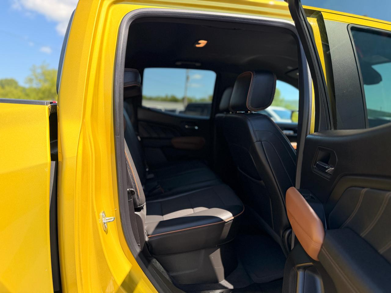 GMC Canyon AT4 Crew Cab 4WD 2023