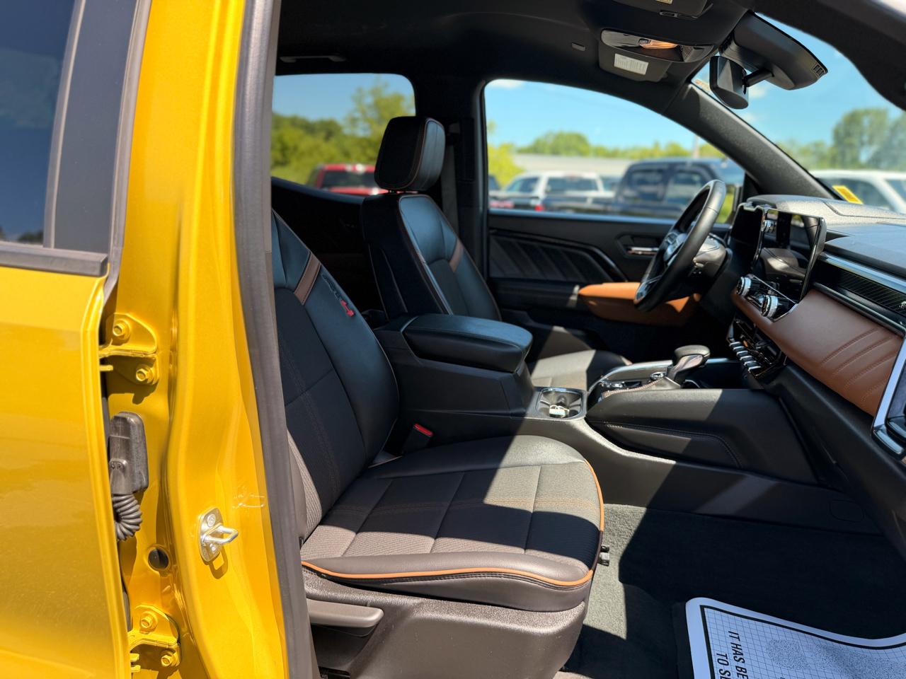 GMC Canyon AT4 Crew Cab 4WD 2023