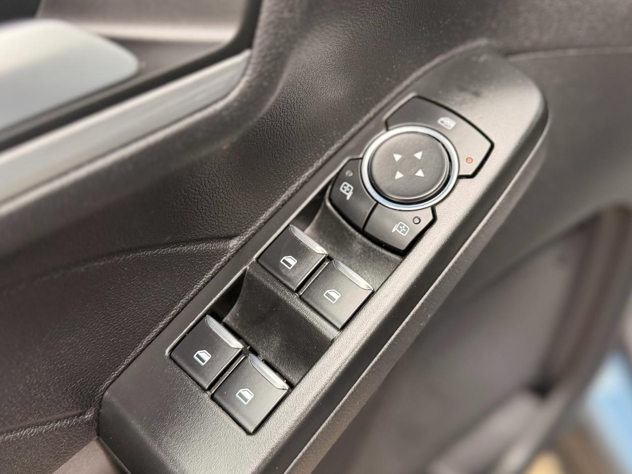 Ford Escape Platinum AWD 2025