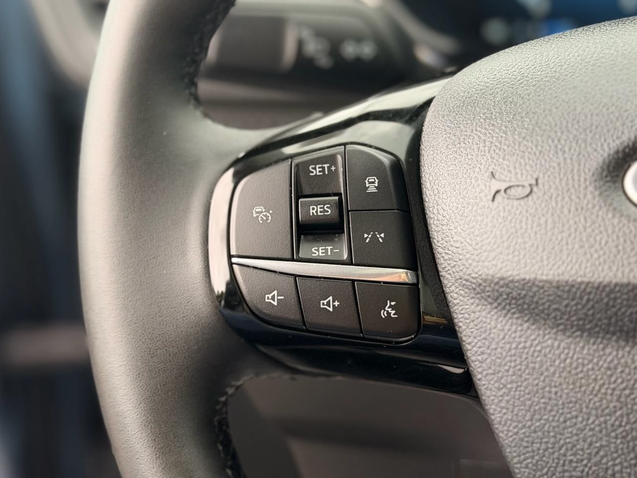 Ford Escape Platinum AWD 2025