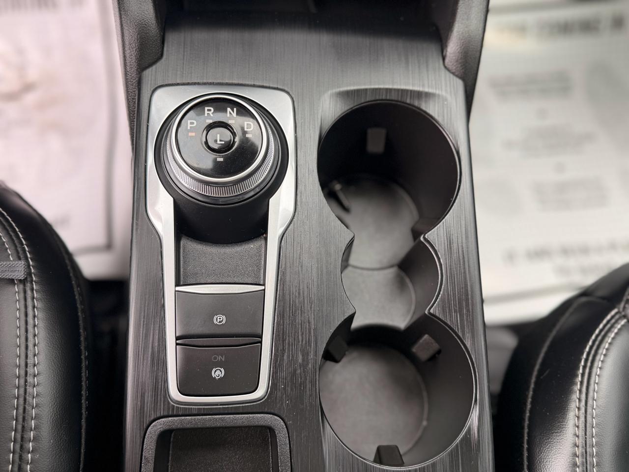 Ford Escape Platinum AWD 2025