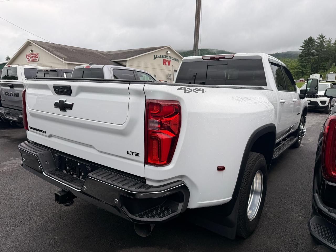 Chevrolet Silverado 3500HD LTZ Crew Cab 4WD 2025