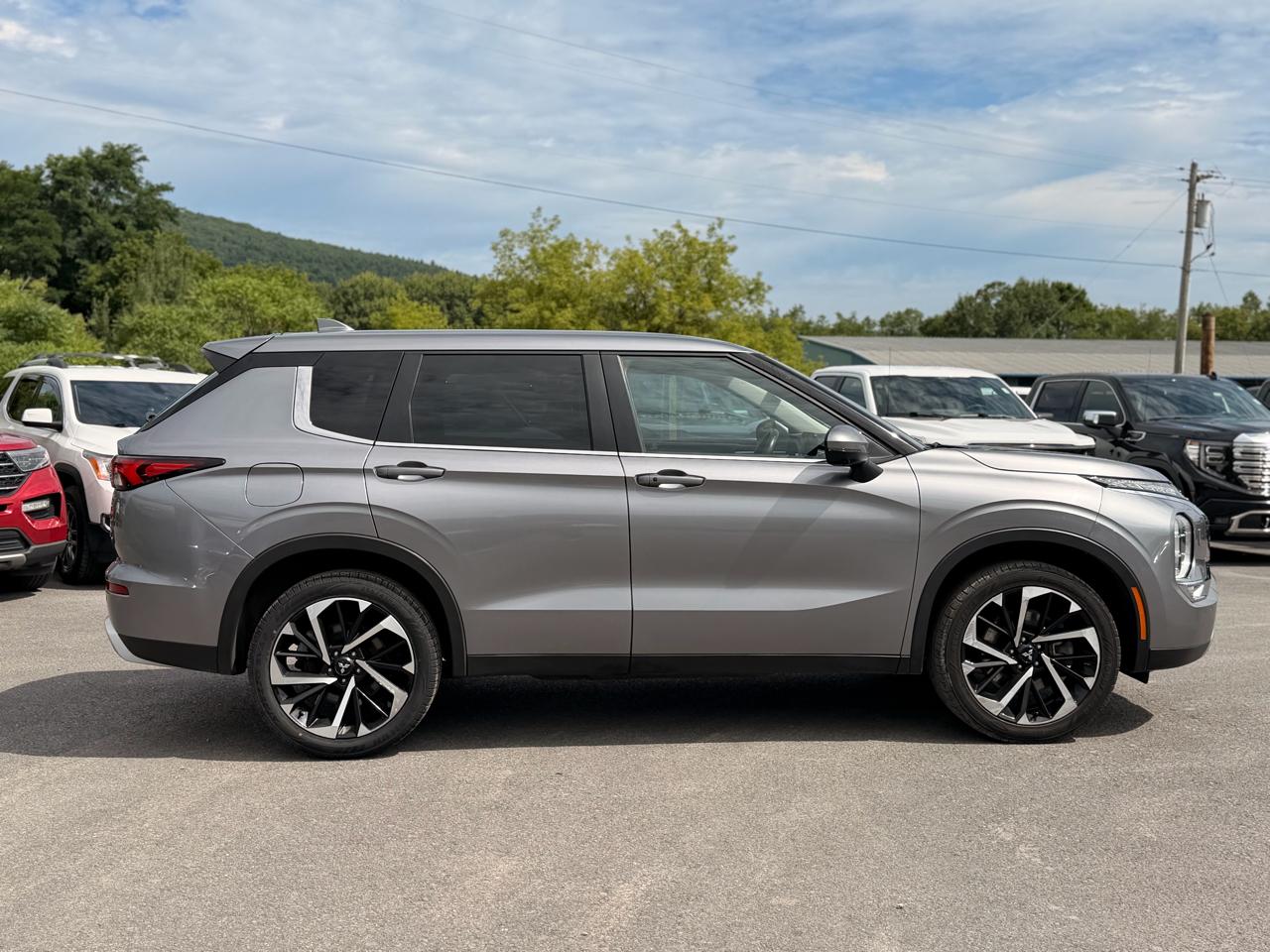 Mitsubishi Outlander SE 4WD 2023