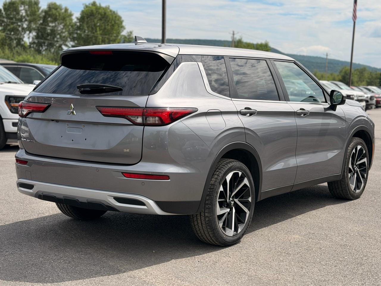 Mitsubishi Outlander SE 4WD 2023