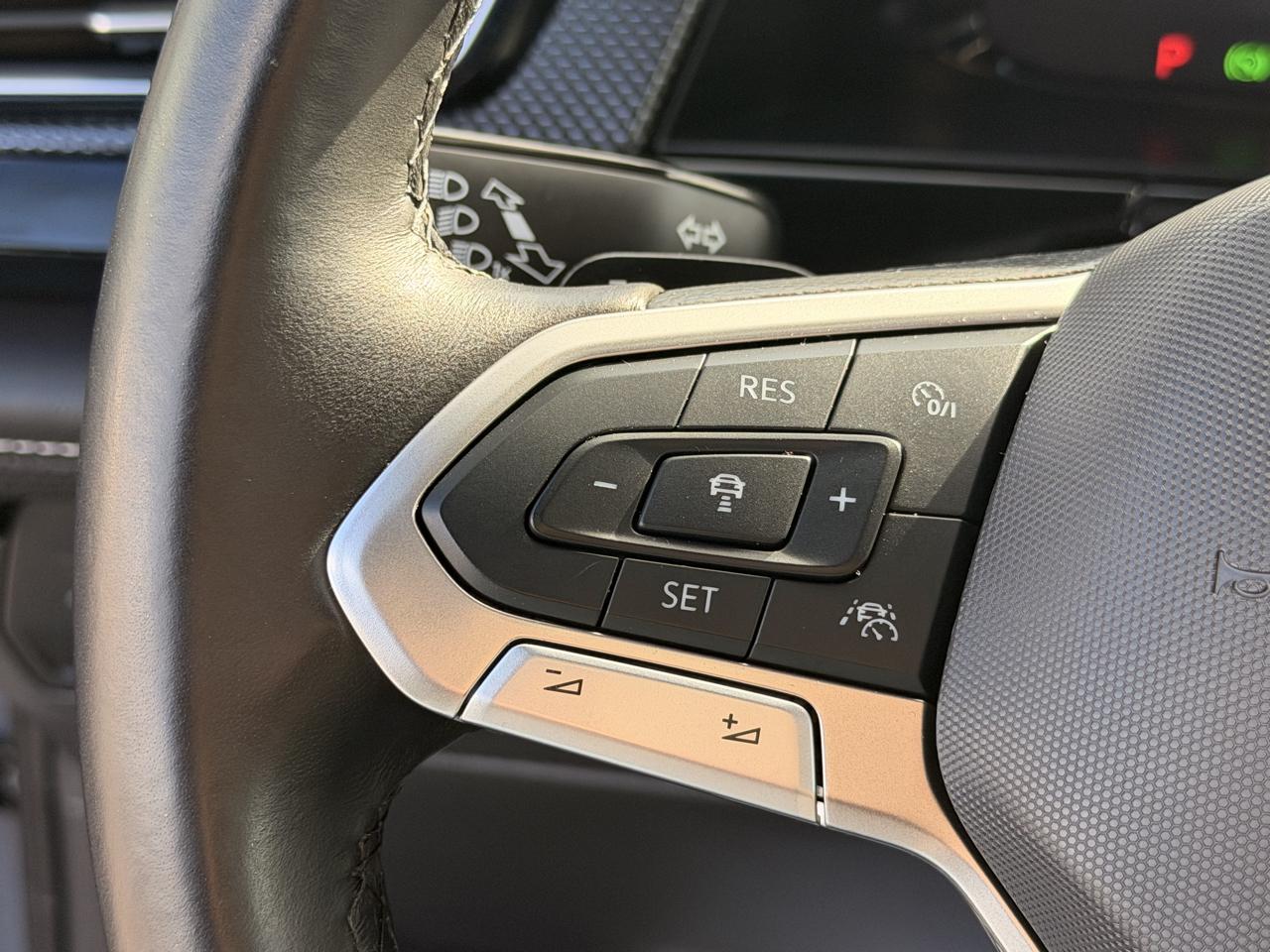 Volkswagen Atlas Cross Sport SEL Premium R-Line 4MOTION 2024