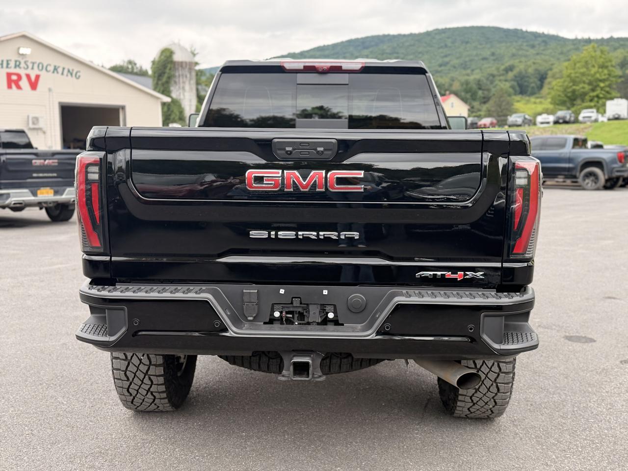 GMC Sierra 2500HD AT4X Crew Cab 4WD 2026