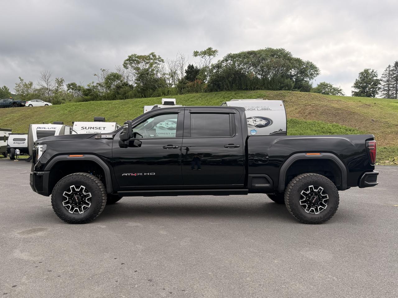 GMC Sierra 2500HD AT4X Crew Cab 4WD 2026