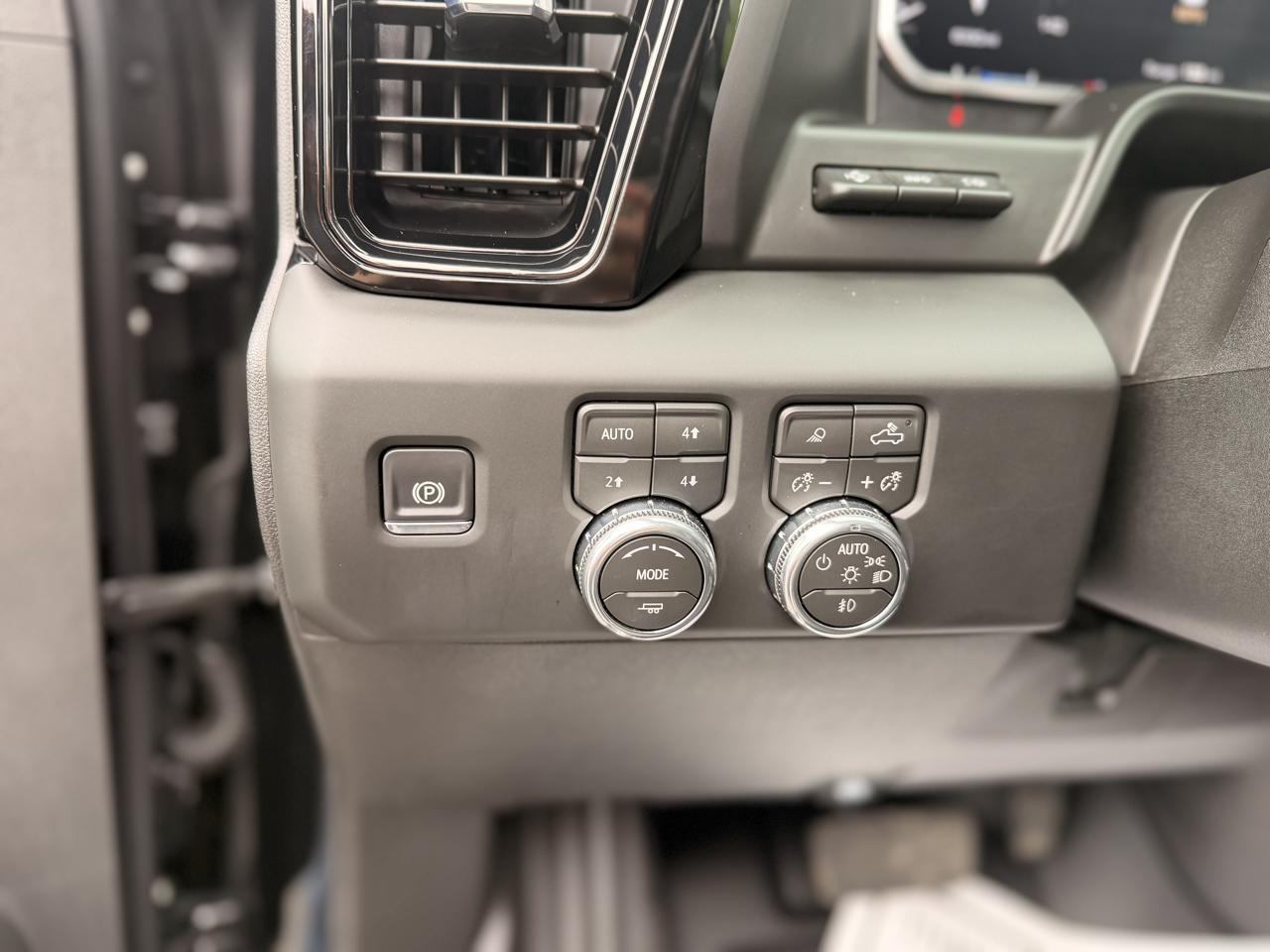 GMC Sierra 2500HD AT4X Crew Cab 4WD 2026
