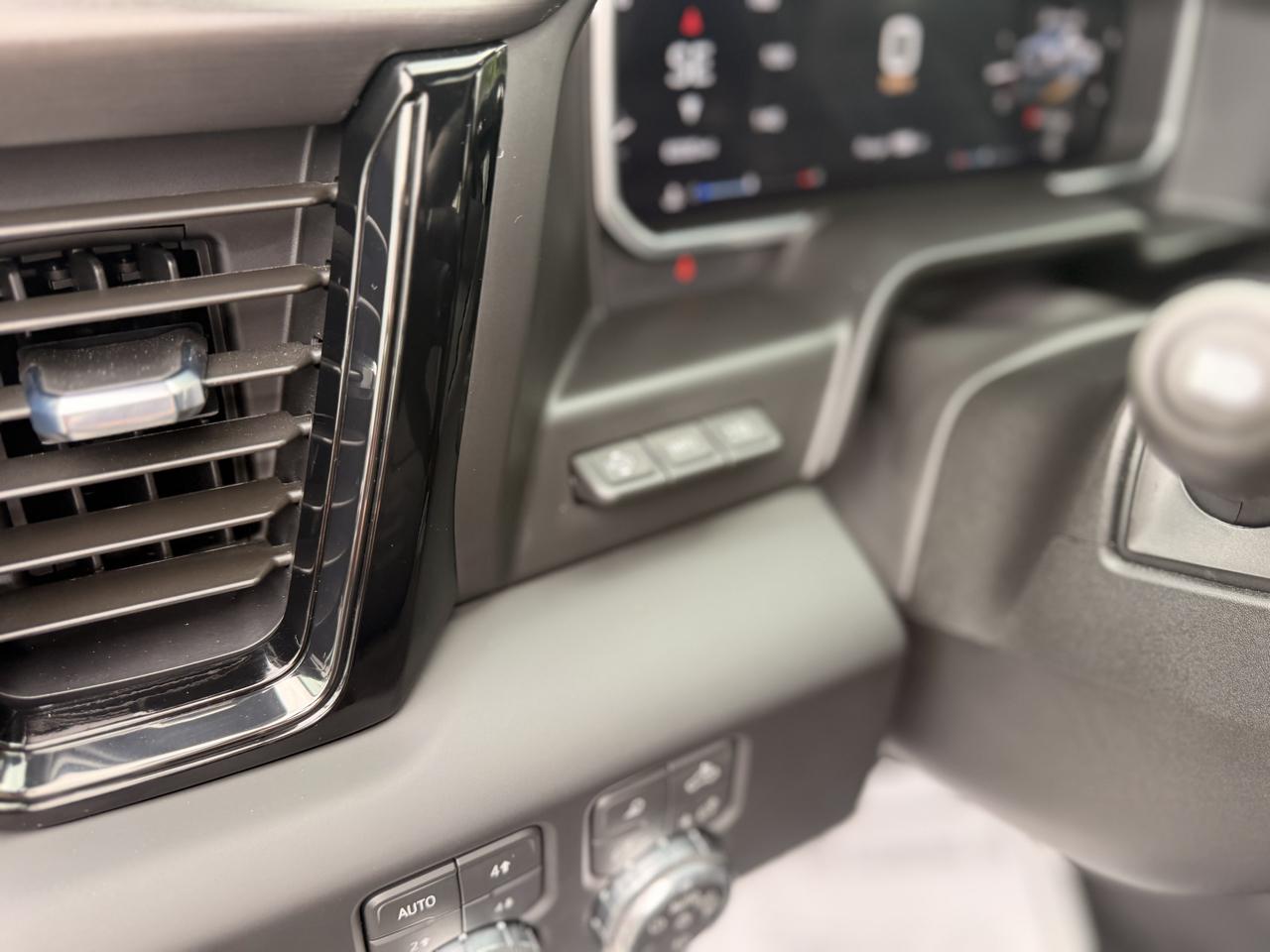 GMC Sierra 2500HD AT4X Crew Cab 4WD 2026