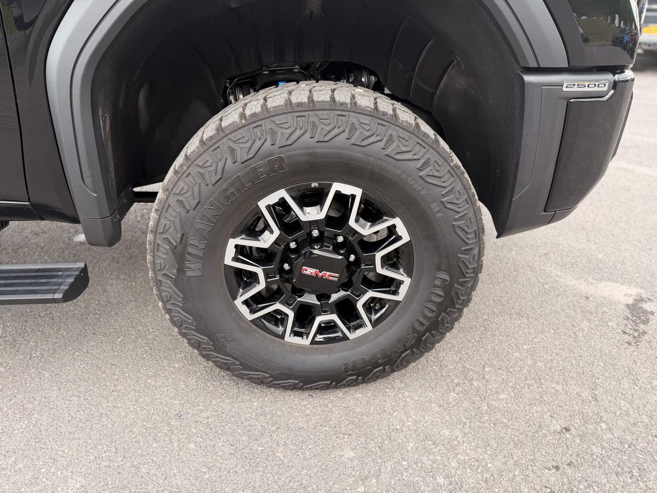 GMC Sierra 2500HD AT4X Crew Cab 4WD 2026