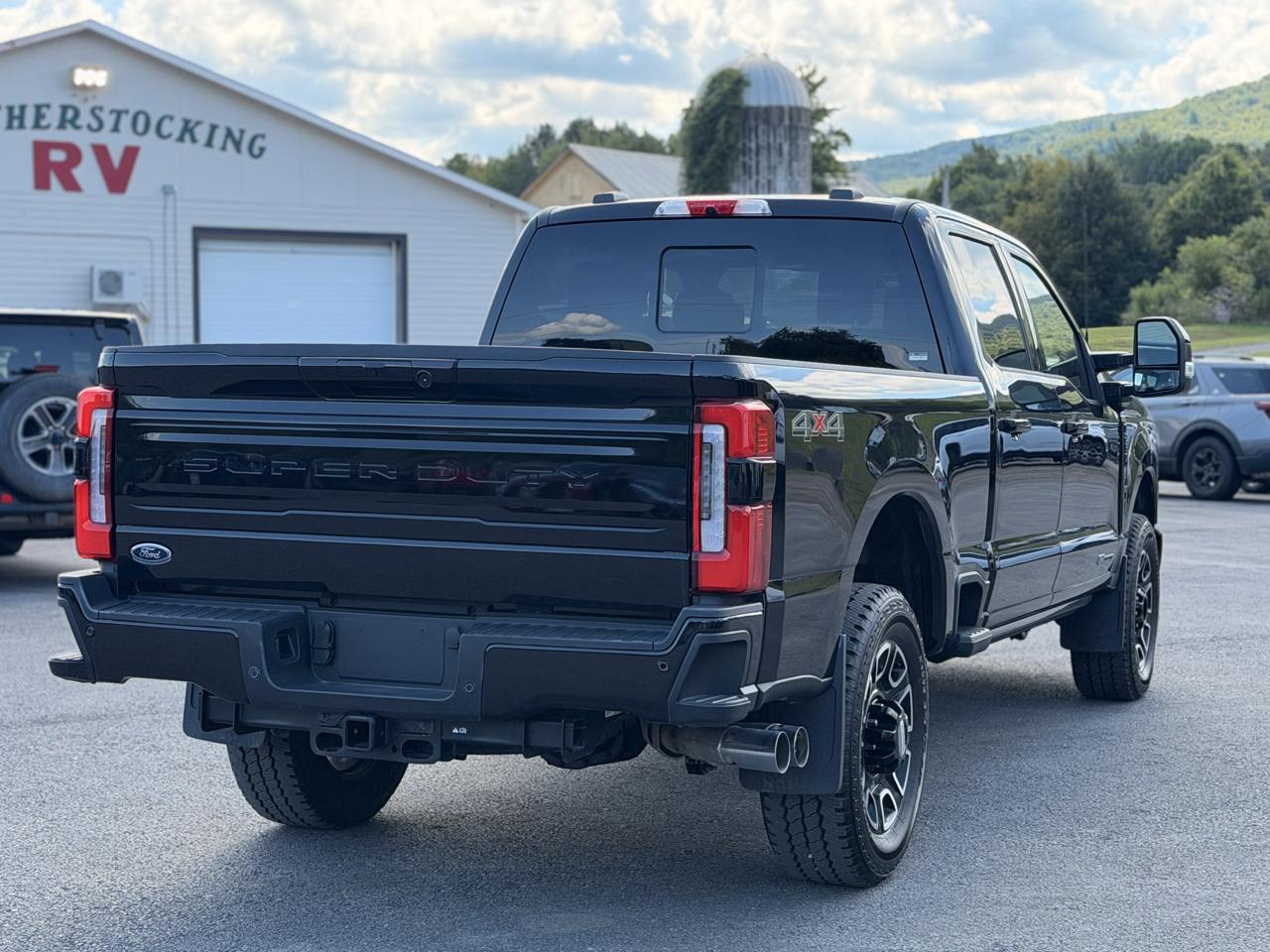 Ford F-250 SD Platinum Crew Cab 4WD 2025