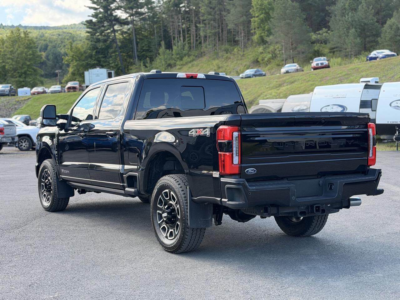 Ford F-250 SD Platinum Crew Cab 4WD 2025