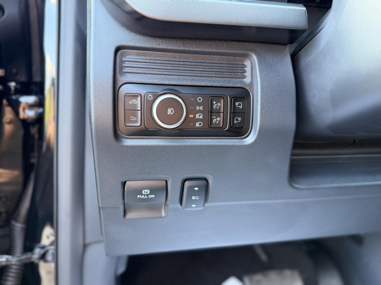 Ford F-250 SD Platinum Crew Cab 4WD 2025