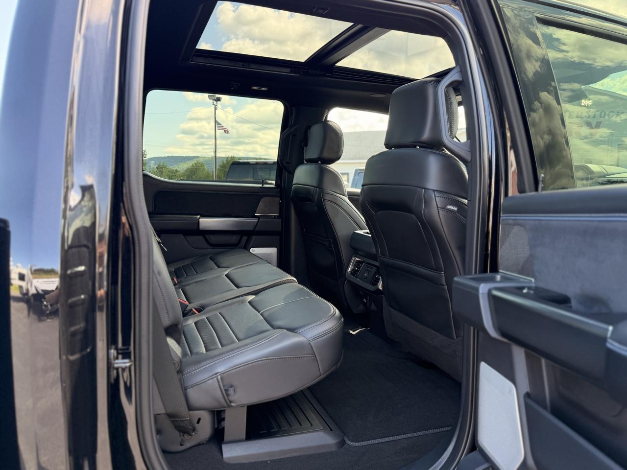 Ford F-250 SD Platinum Crew Cab 4WD 2025