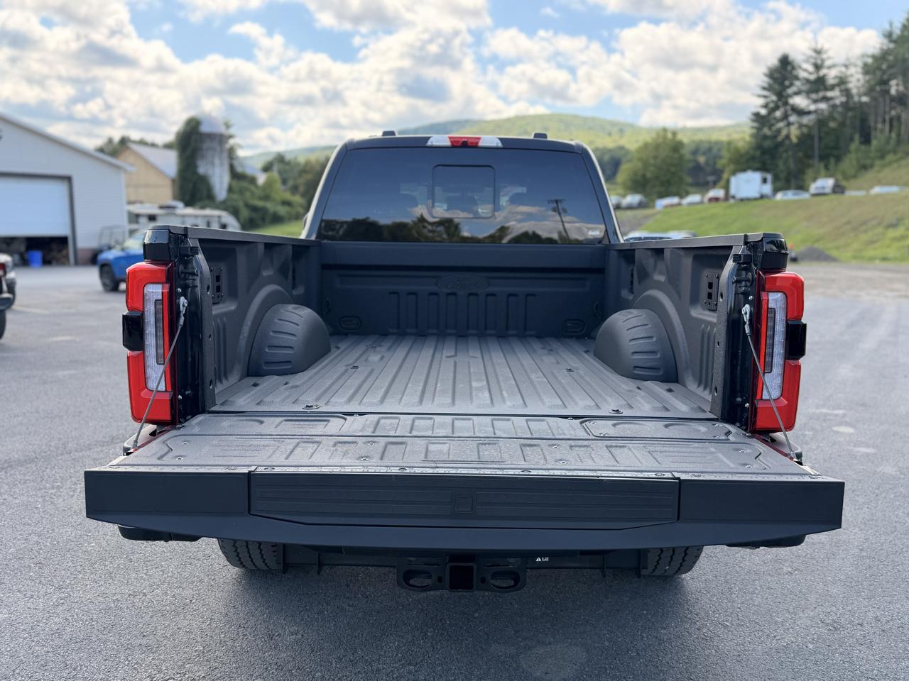 Ford F-250 SD Platinum Crew Cab 4WD 2025
