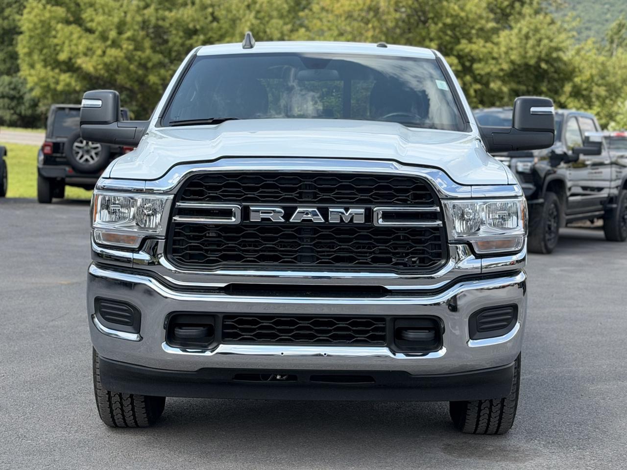 RAM 3500 Tradesman Crew Cab 4WD 2024