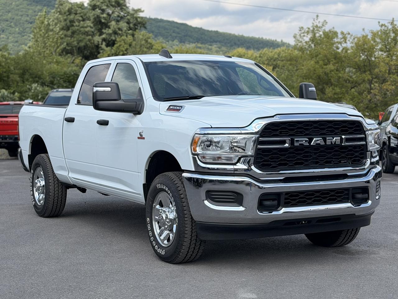 RAM 3500 Tradesman Crew Cab 4WD 2024