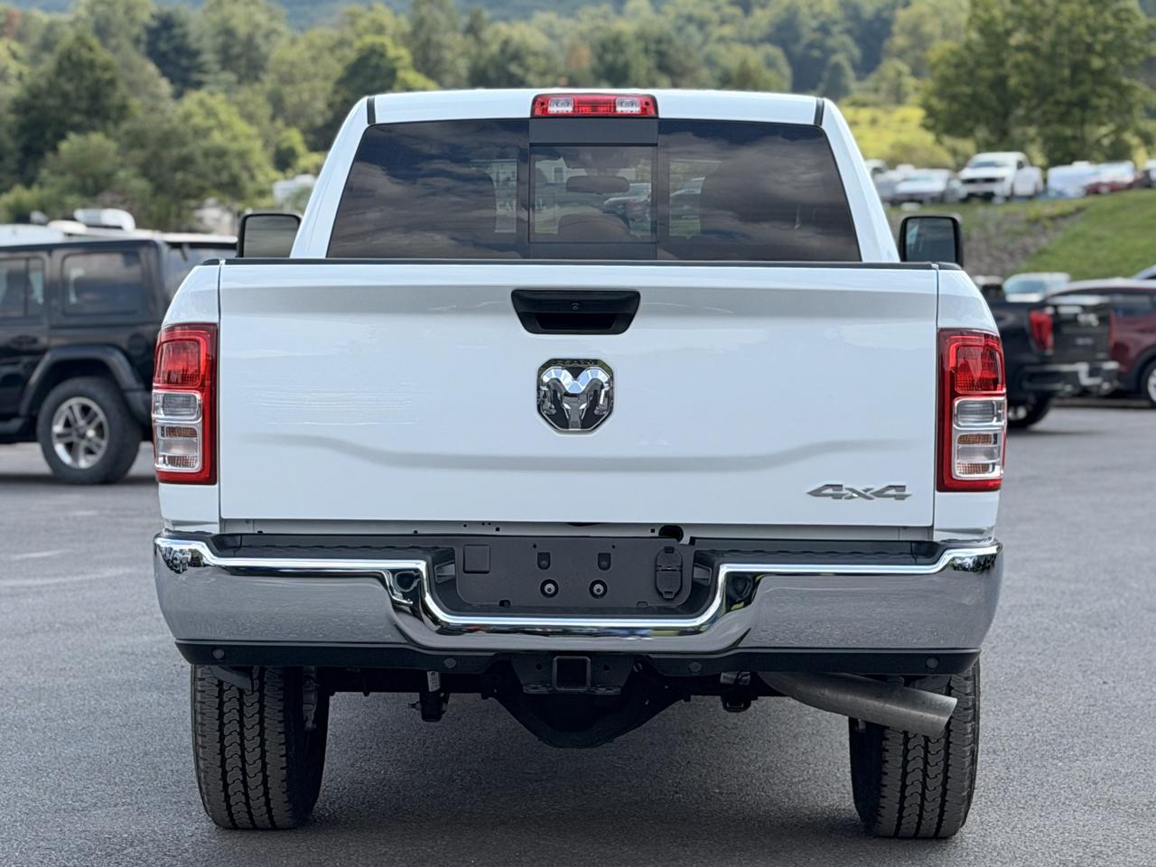 RAM 3500 Tradesman Crew Cab 4WD 2024