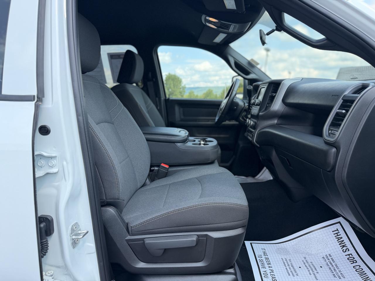 RAM 3500 Tradesman Crew Cab 4WD 2024