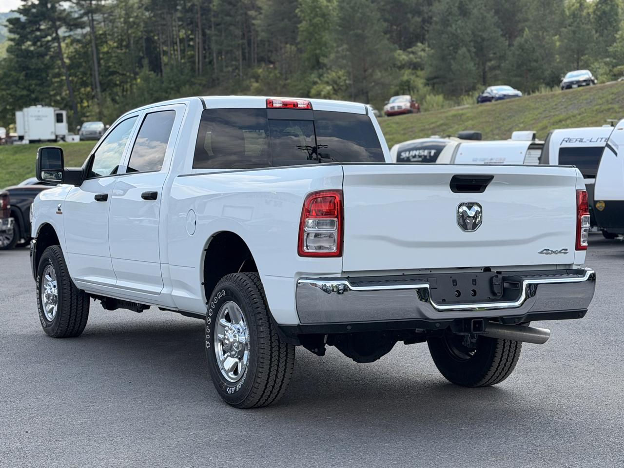 RAM 3500 Tradesman Crew Cab 4WD 2024