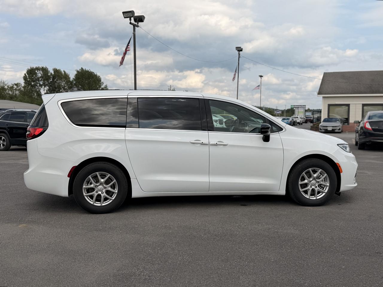 Chrysler Pacifica Select 2026