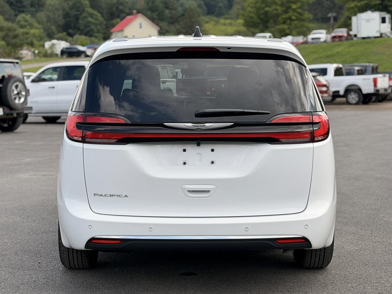 Chrysler Pacifica Select 2026