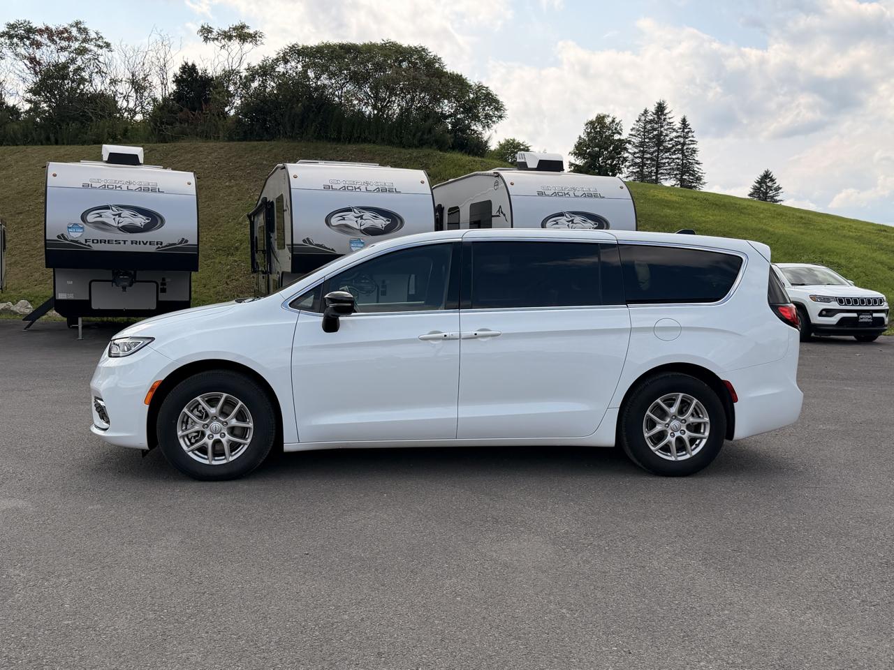 Chrysler Pacifica Select 2026