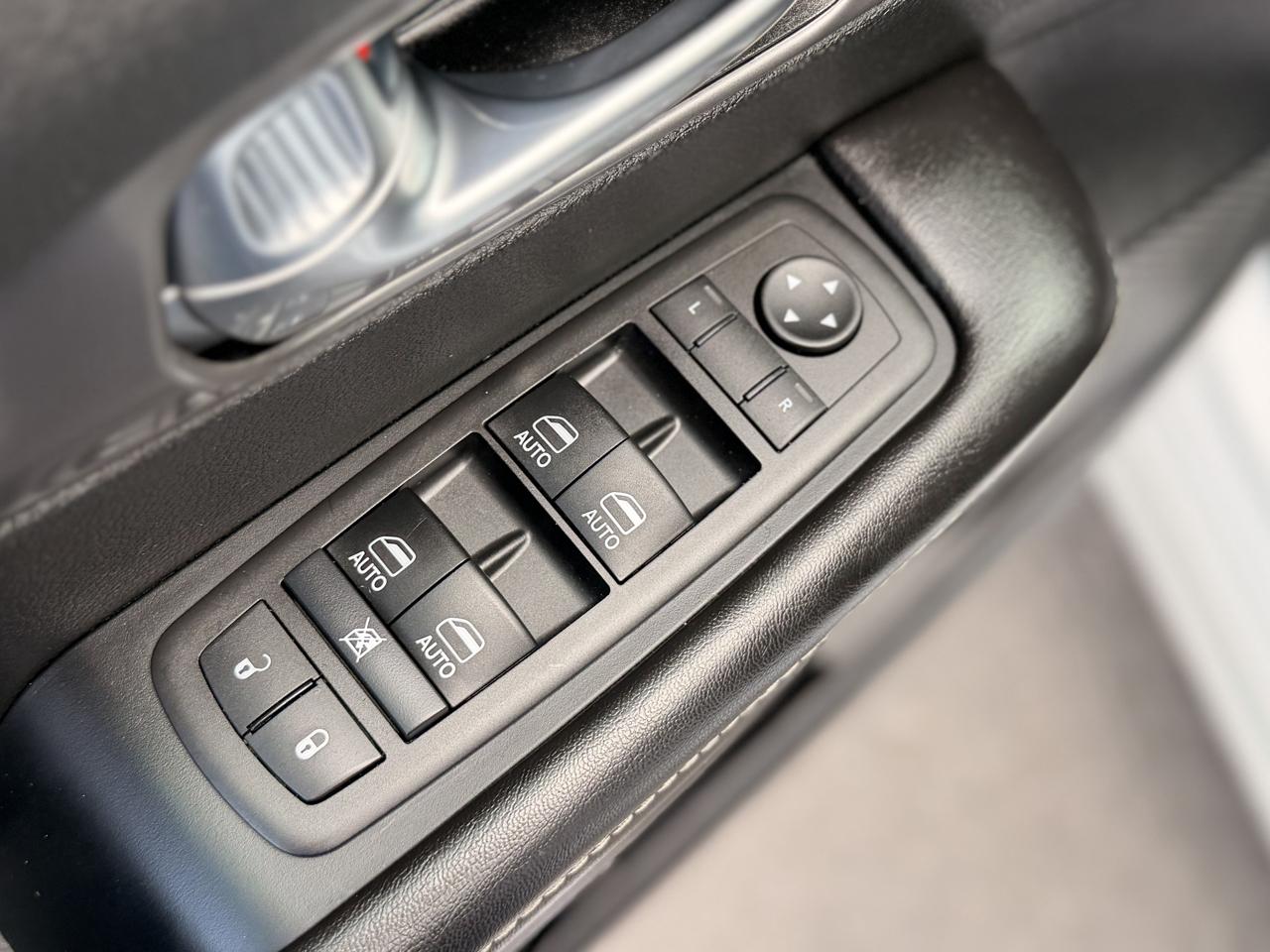 Chrysler Pacifica Select 2026