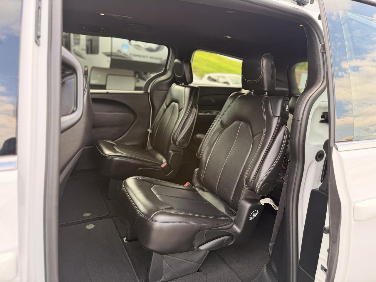 Chrysler Pacifica Select 2026