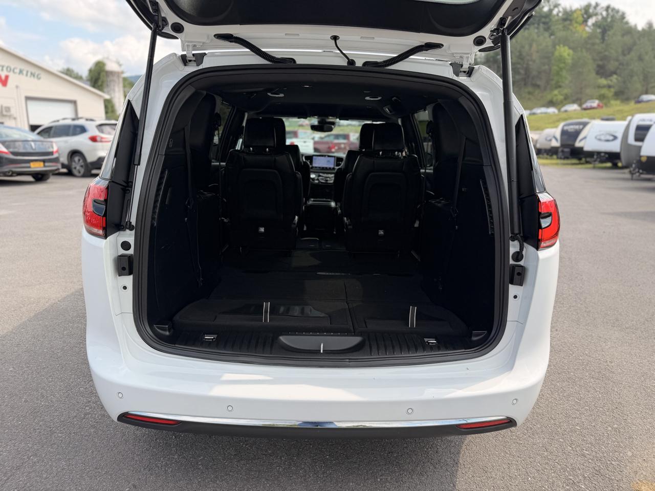 Chrysler Pacifica Select 2026