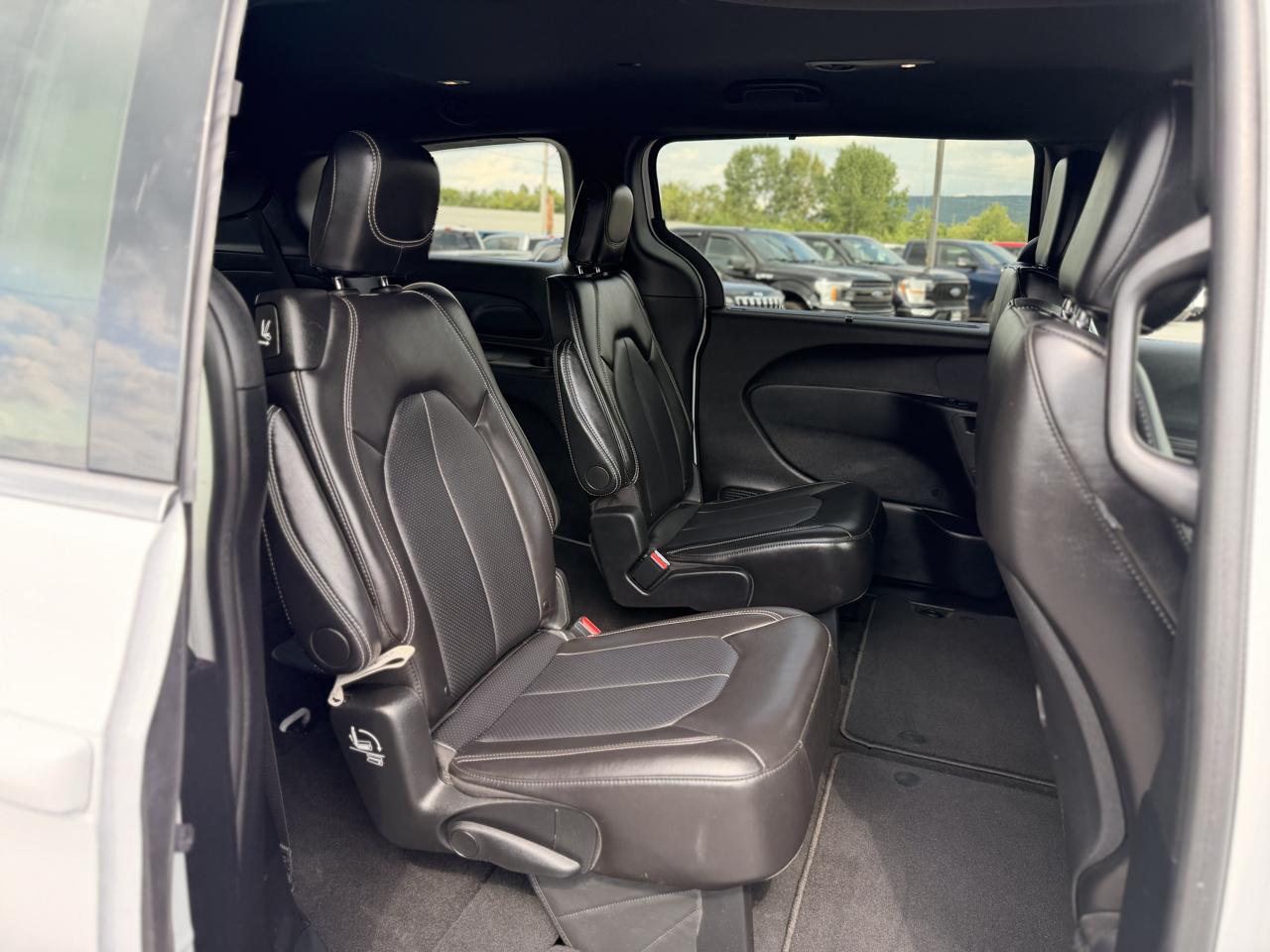 Chrysler Pacifica Select 2026