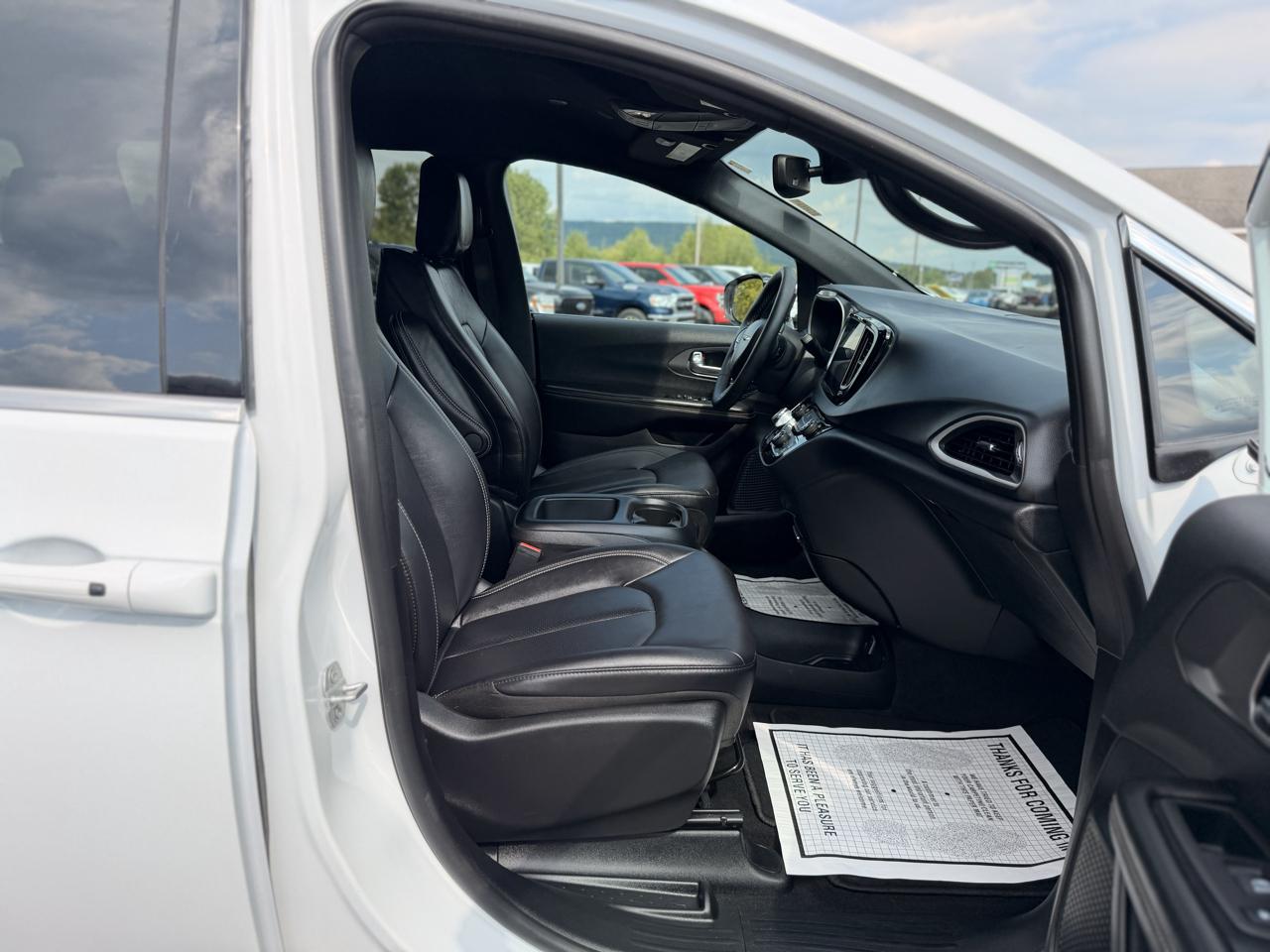 Chrysler Pacifica Select 2026
